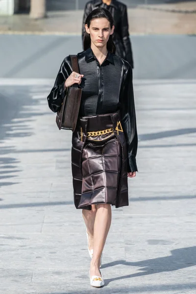 Look 2